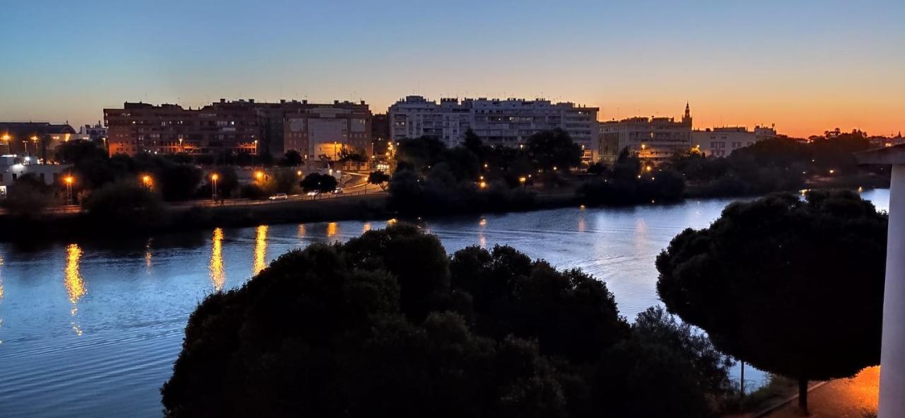 Apartamento Con Vistas Al Rio Guadalquivir En Triana, Sevilla Dış mekan fotoğraf